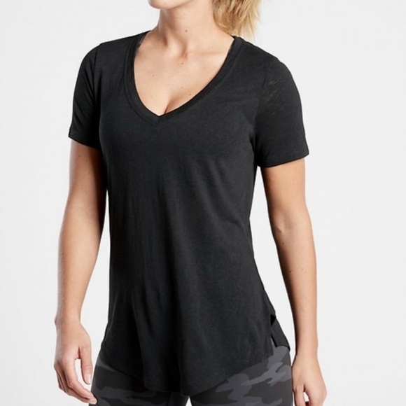 ATHLETA 🖤 Breezy Scoop VNeck Tee - Picture 2 of 10